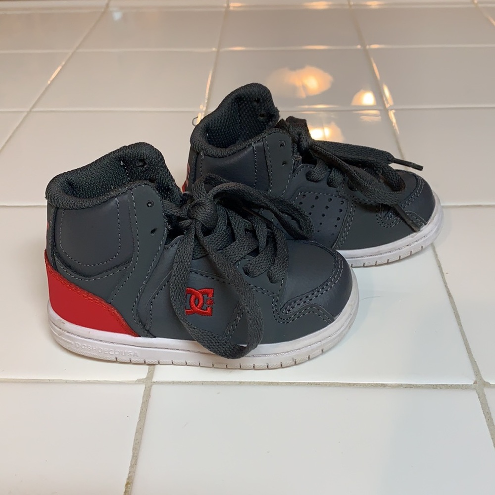 6Toddler DC grey high tops like new!